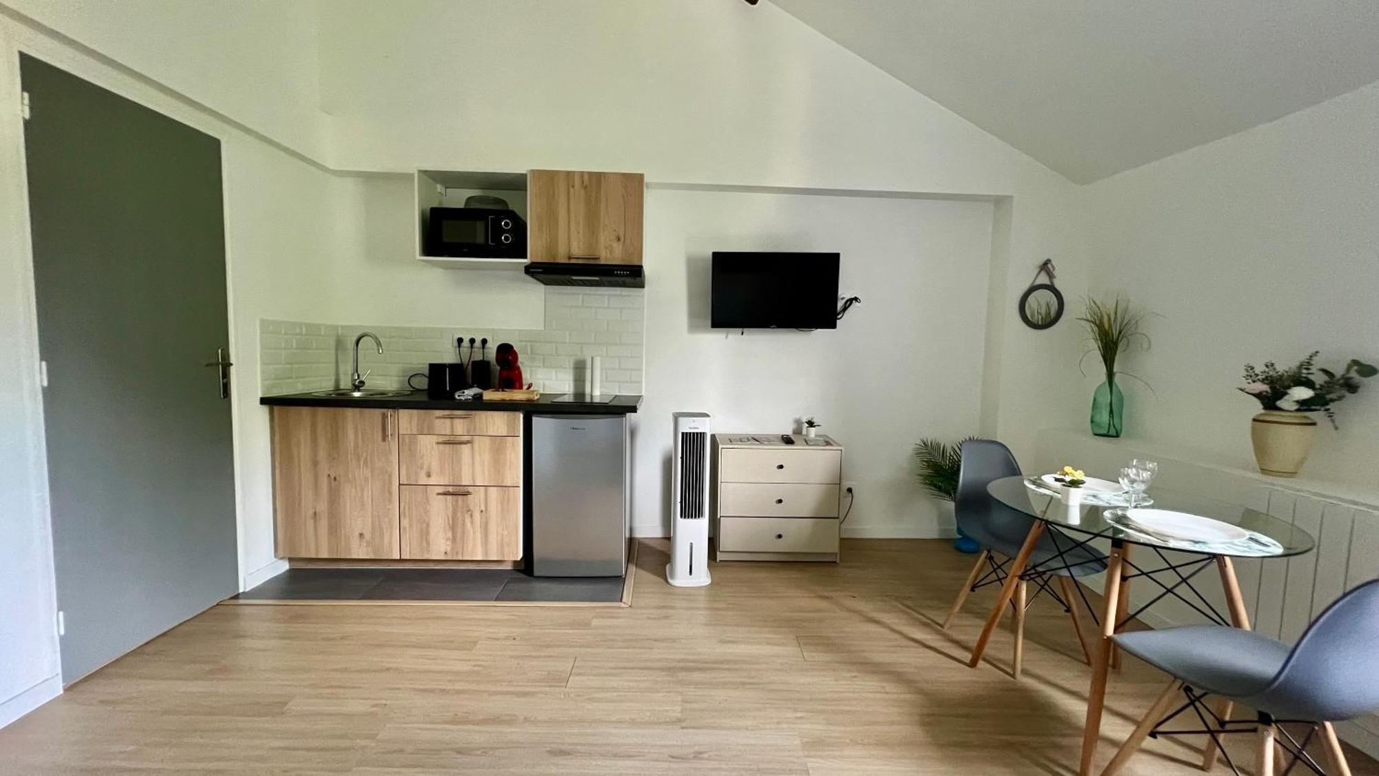 Studios Cozy Proche Gare Tgv Chatellerault Bagian luar foto