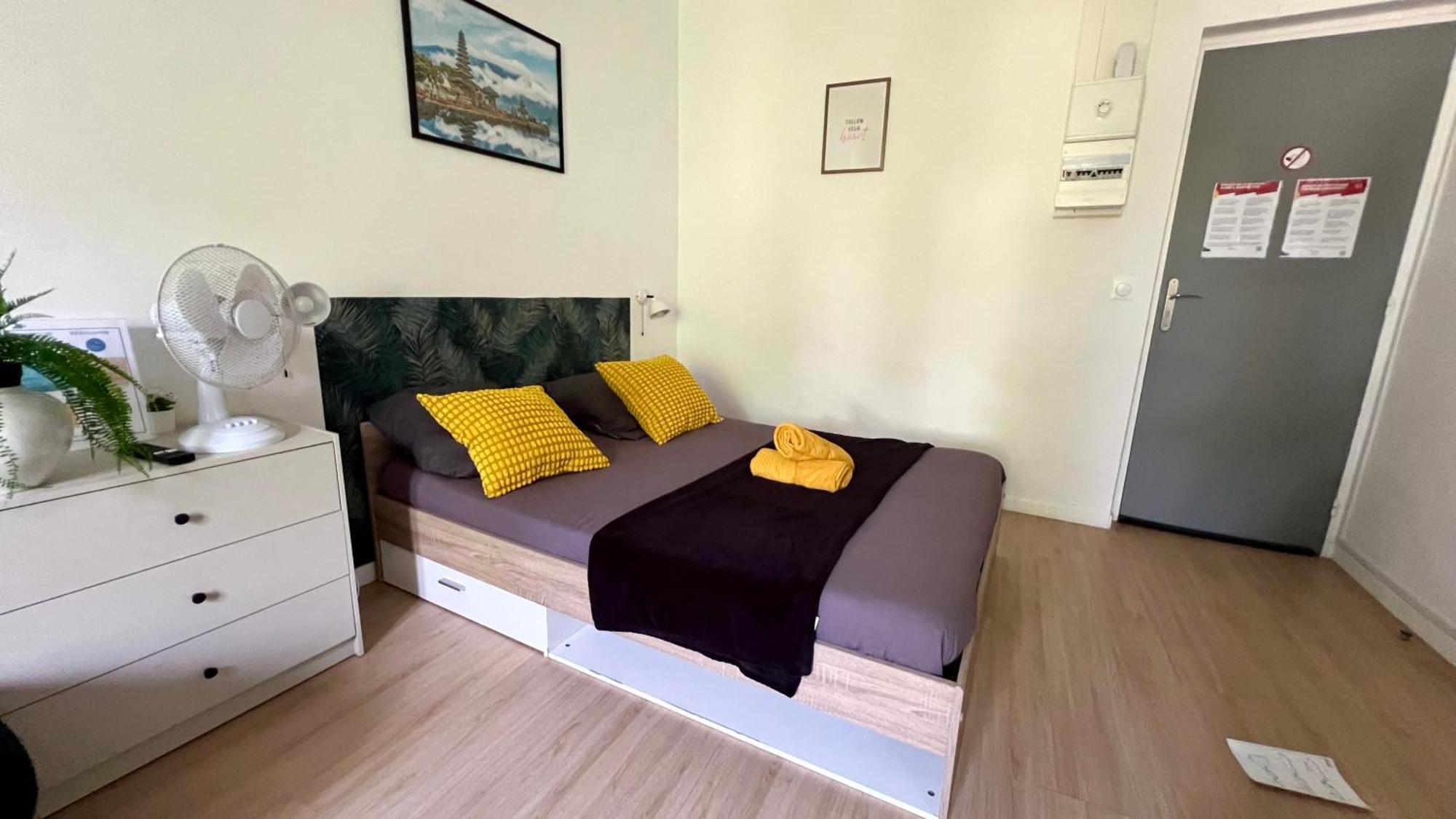 Studios Cozy Proche Gare Tgv Chatellerault Bagian luar foto