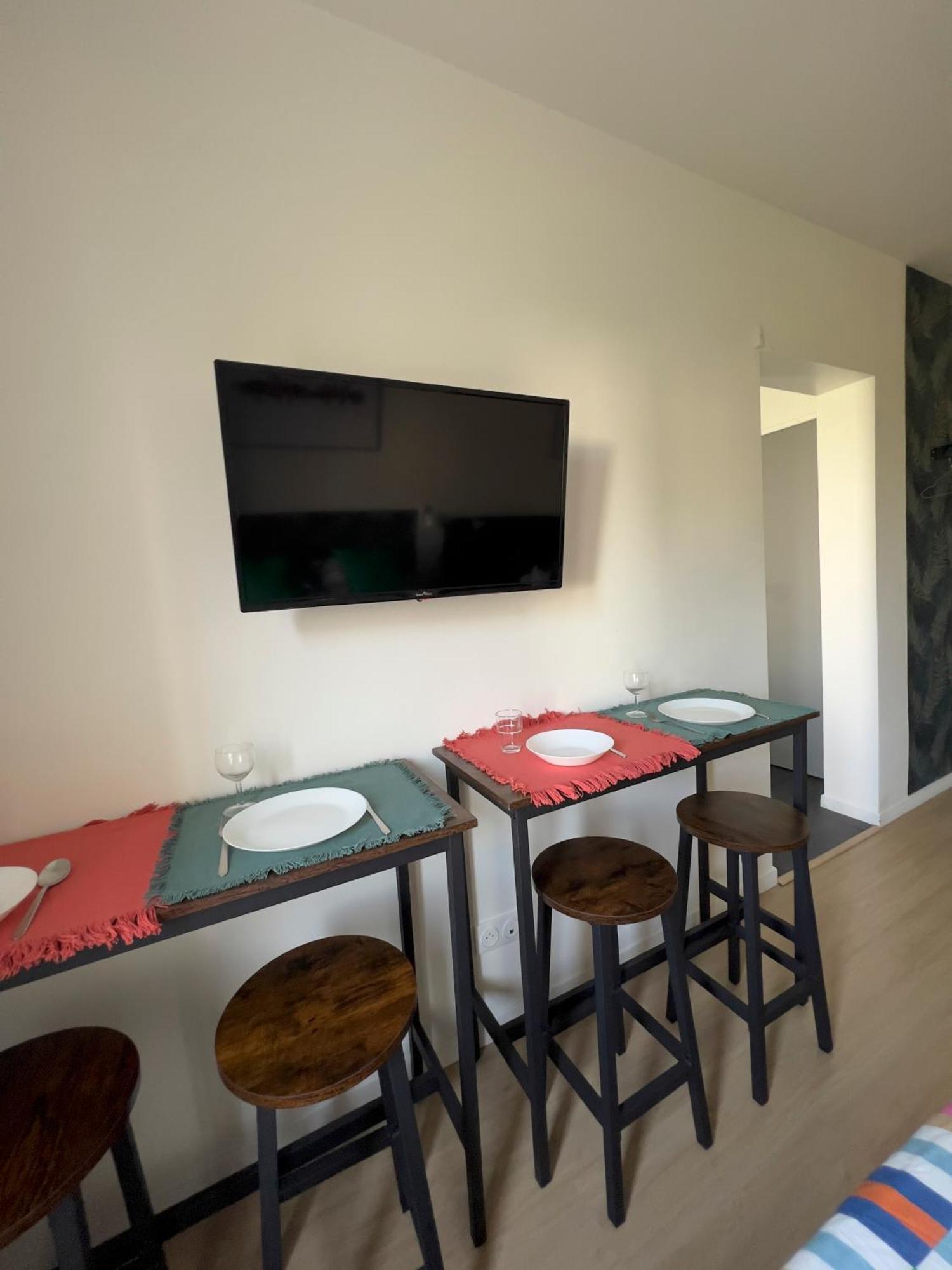 Studios Cozy Proche Gare Tgv Chatellerault Bagian luar foto
