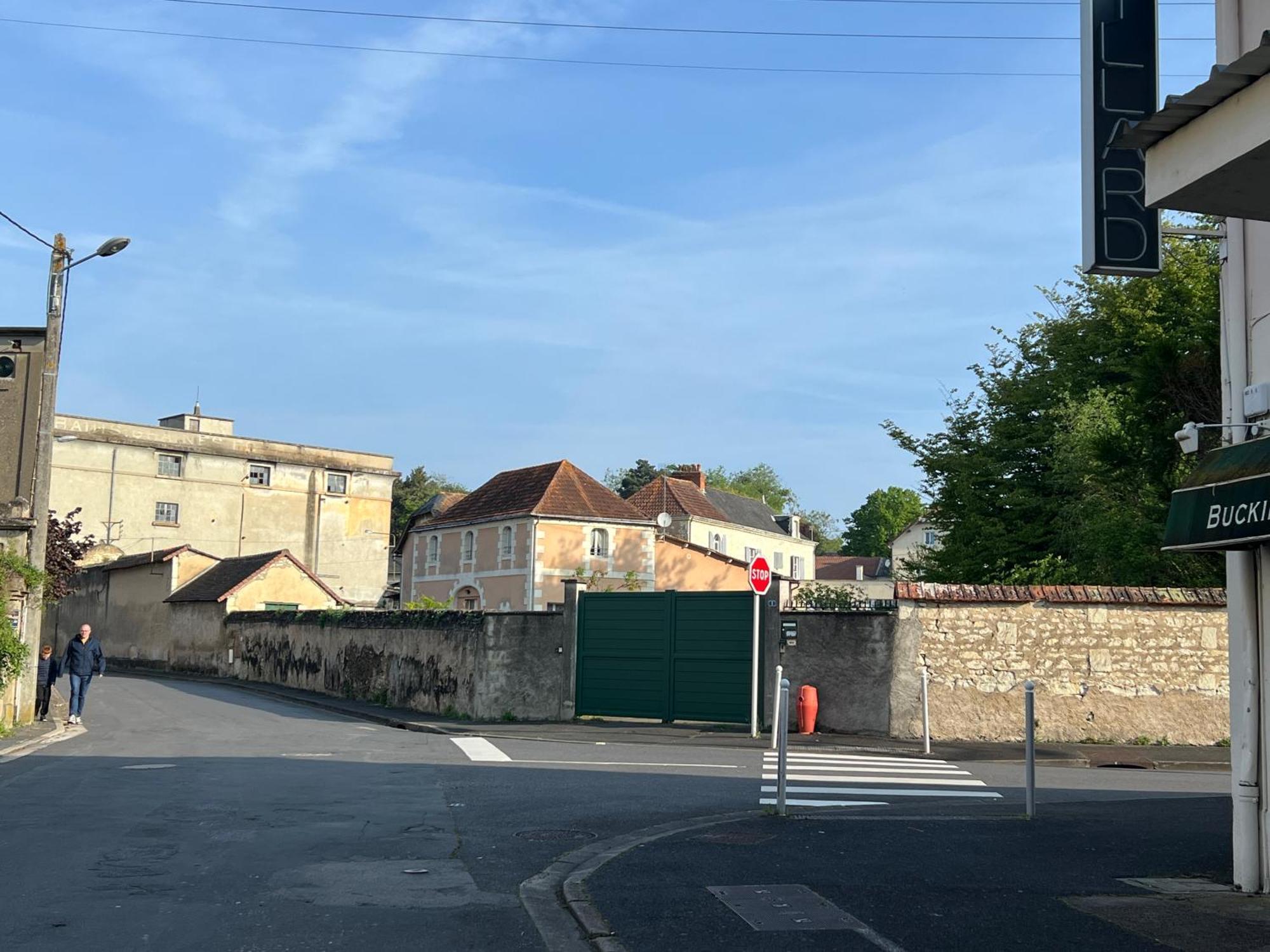 Studios Cozy Proche Gare Tgv Chatellerault Bagian luar foto